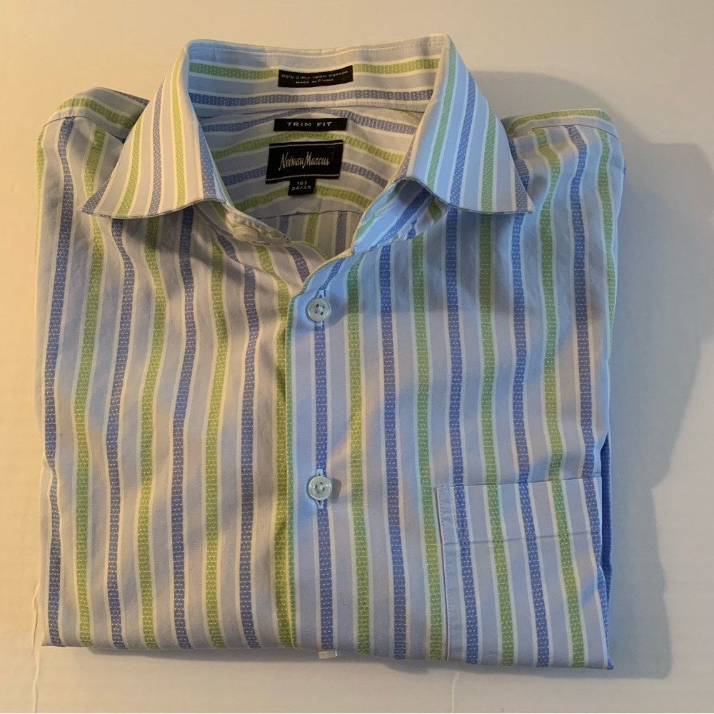 NEIMAN MARCUS. Button down, trim fit shirt. 16.5. 34/35. Blue/White/Gree…